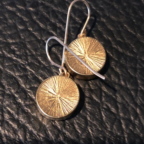 Gold Dangle Earrings. - Picture 5 of 5